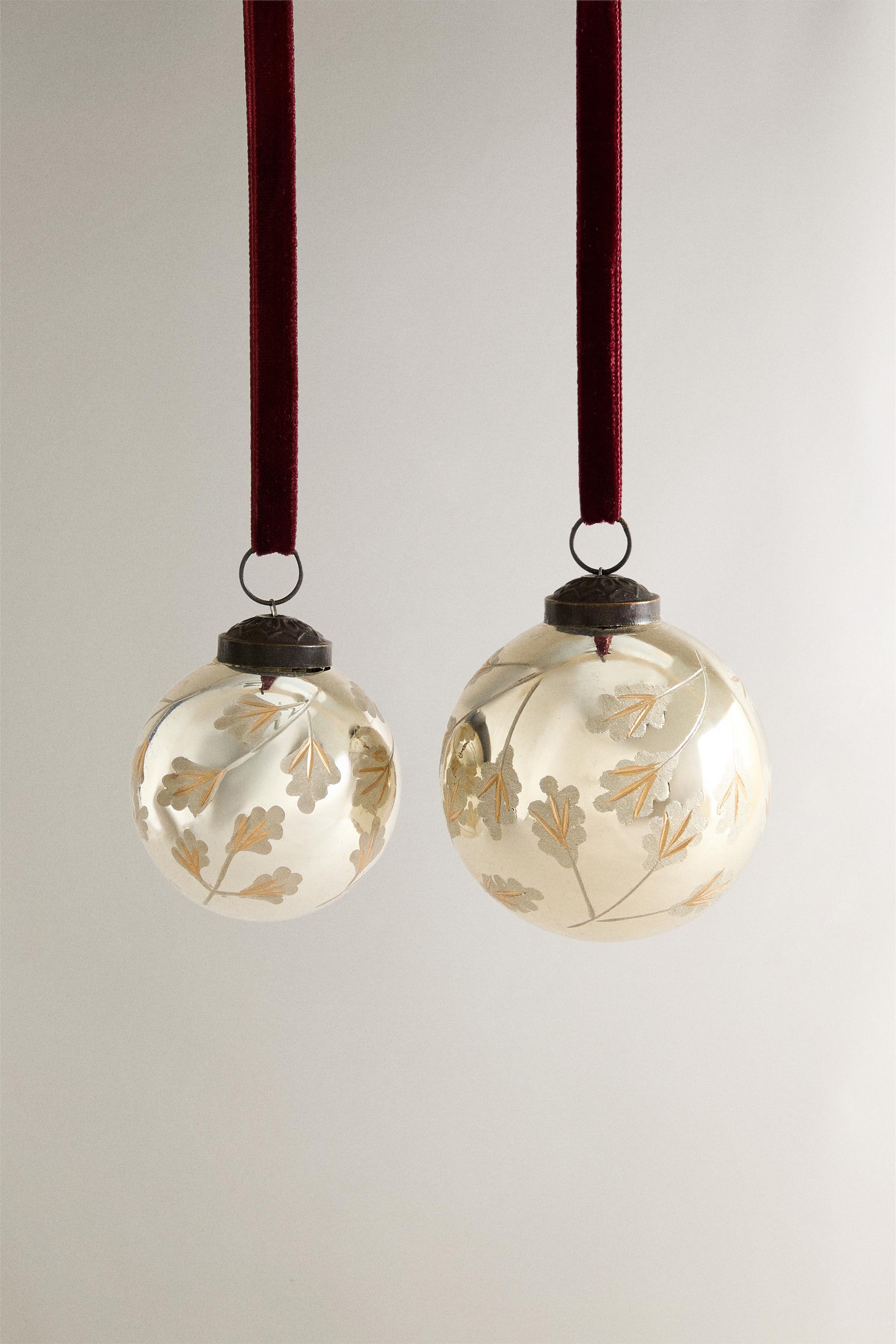 GOLD LEAF BALL CHRISTMAS TREE ORNAMENT